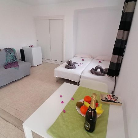 Small Studio, 50 M Front Of The Ocean & Free Wifi Playa Feñabe 外观 照片